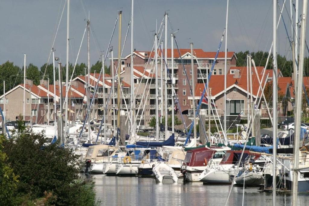 Hotel Restaurant Zeeland Tholen Exterior photo